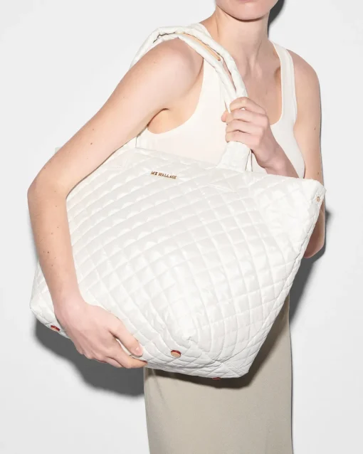 The Metro Tote® Deluxe - Medium