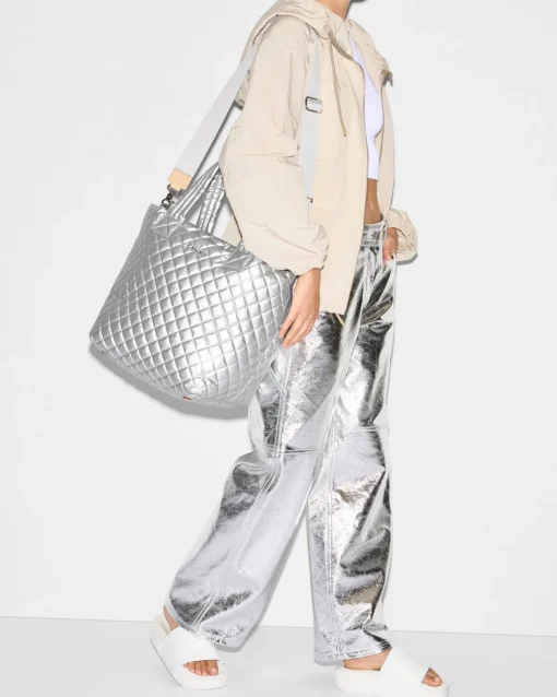 The Metro Tote® Deluxe - Medium